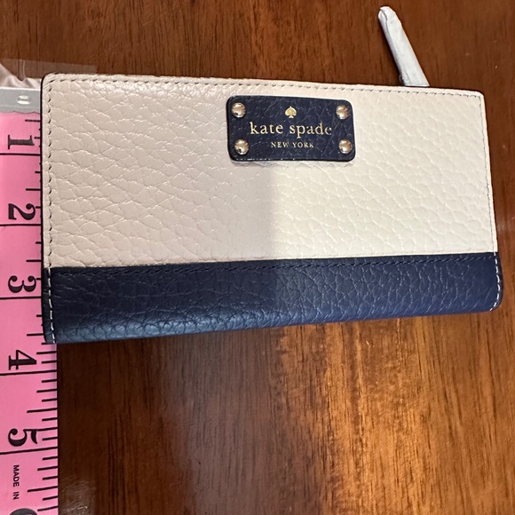 NWT KATE SPADE LONG WALLET/CLUTCH PEARL/CREAM AND NAVY BLUE - Picture 3 of 11
